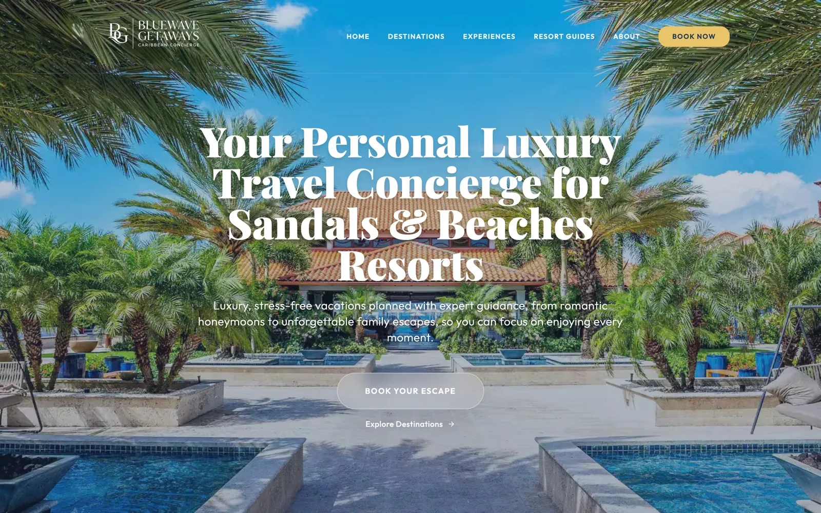 Sitio web de Bluewave Getaways, agencia de viajes, visto en computadora